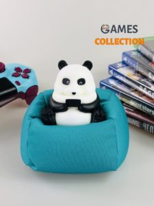 Панда на подушке (фигурка)