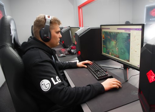 LG - партнер киберспортивной организации Winstrike Team