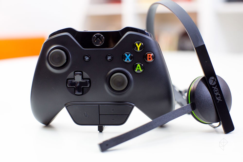 XBOX ONE джойстик и наушники