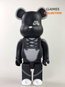 BEARBRICK NIKE SB BLACK 400％