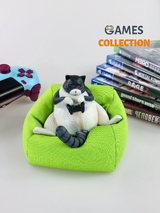 Кіт із джойстиком на подушці (фігурка)-thumb